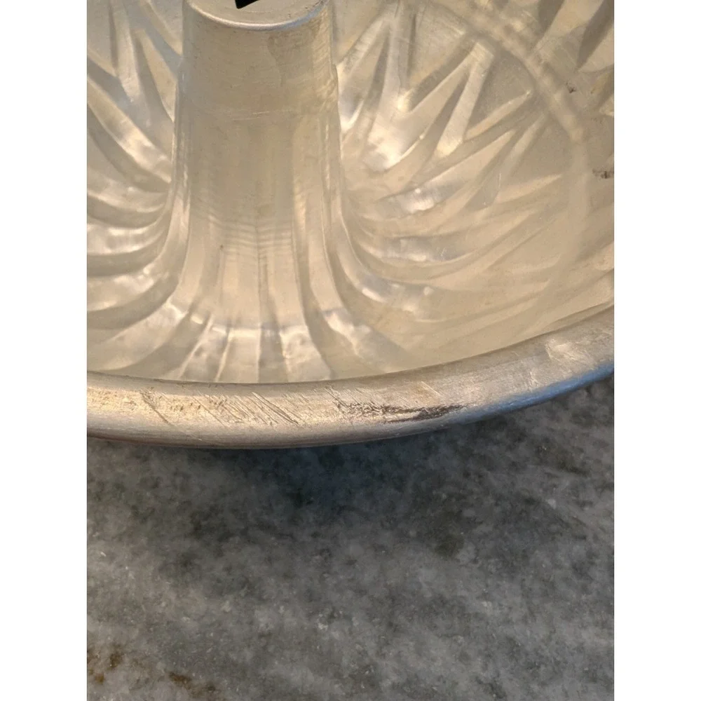 Large Aluminum Mid Century‎ Pastry or Baking Mold